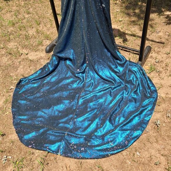 Kevan Hall iridescent sequin gown with train - Picture 16 of 16